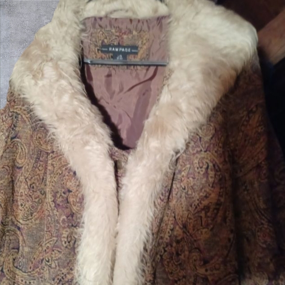 Unique Tapestry Coat - Picture 3 of 4